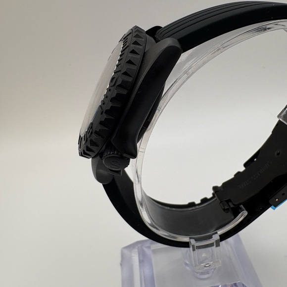 Custom 42MM Automatic Dive Watch - Picture 3 of 5